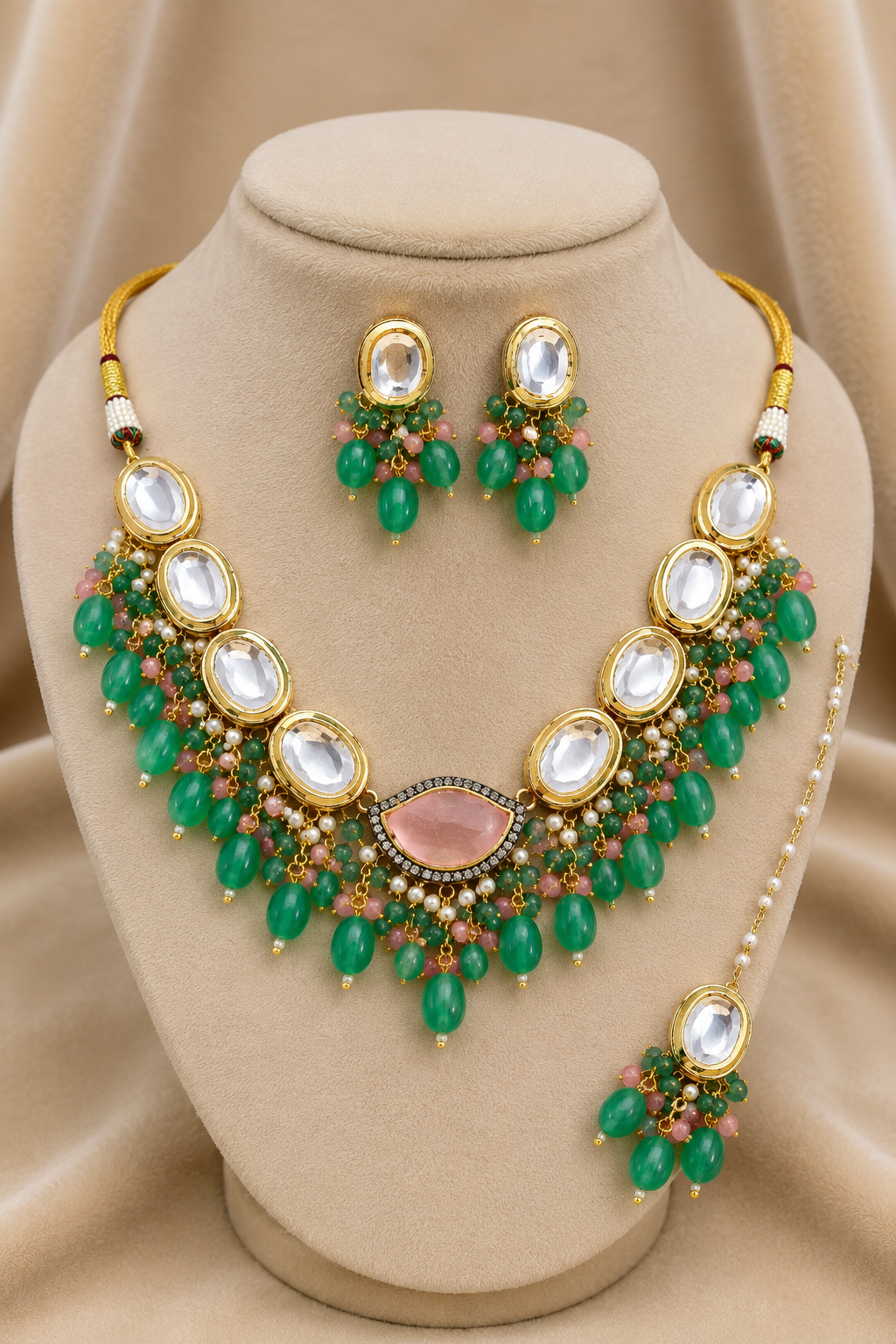 Gold Finish Kundan Emerald Green Stones and Pearls Necklace Jewellery with Maang Tikka