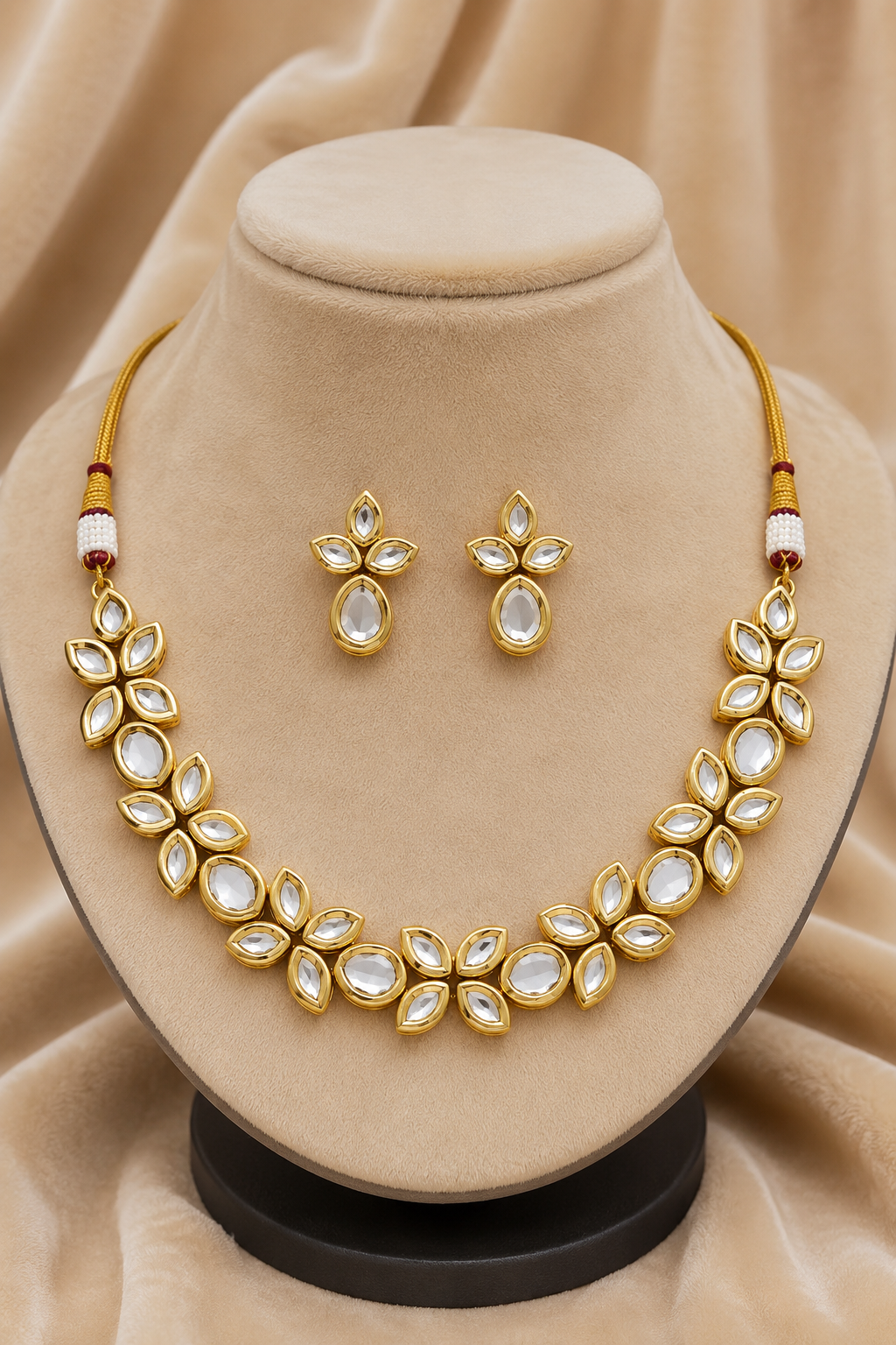 Gold Finish Kundan Flower Pattern Choker Jewellery