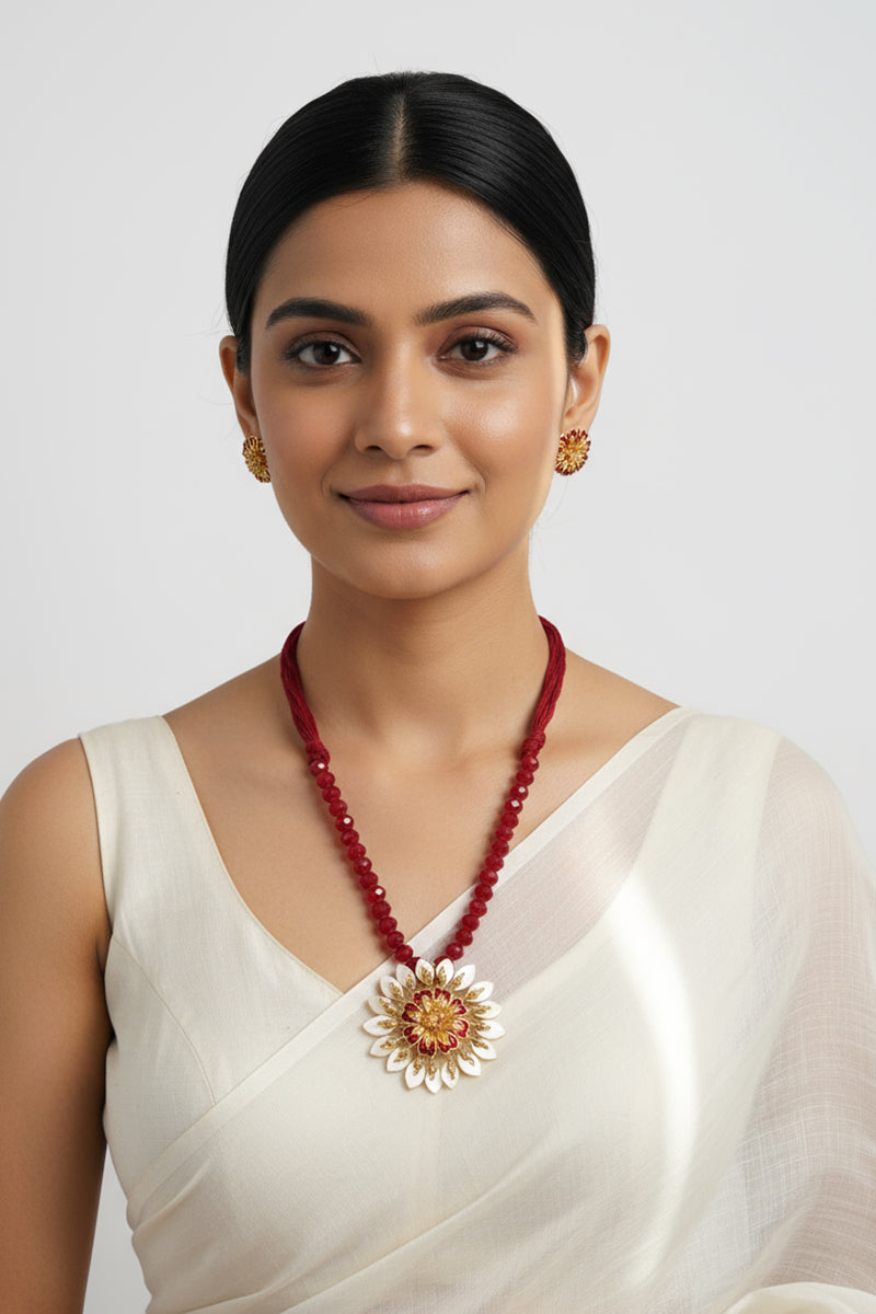 Red-White Flower Pattern Necklace Set with Beads and Thread