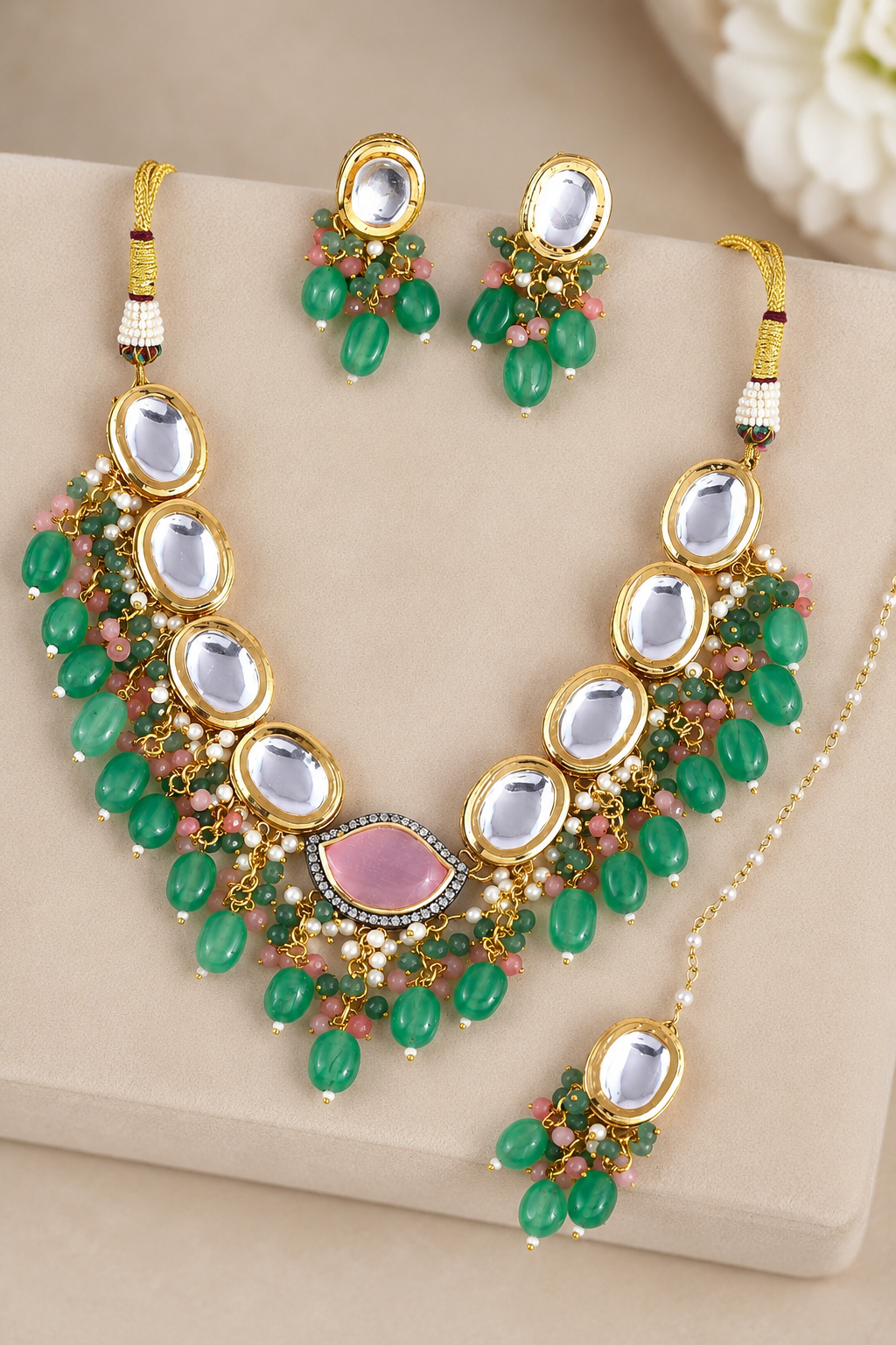 Gold Finish Kundan Emerald Green Stones and Pearls Necklace Jewellery with Maang Tikka