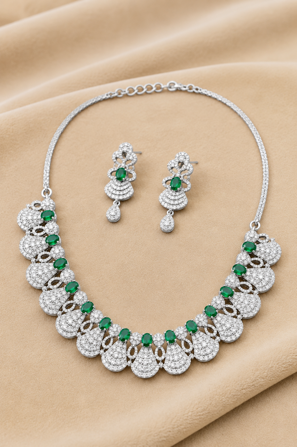 Green Square-Cut Stone Necklace Set with Layered Diamond Fan Motif