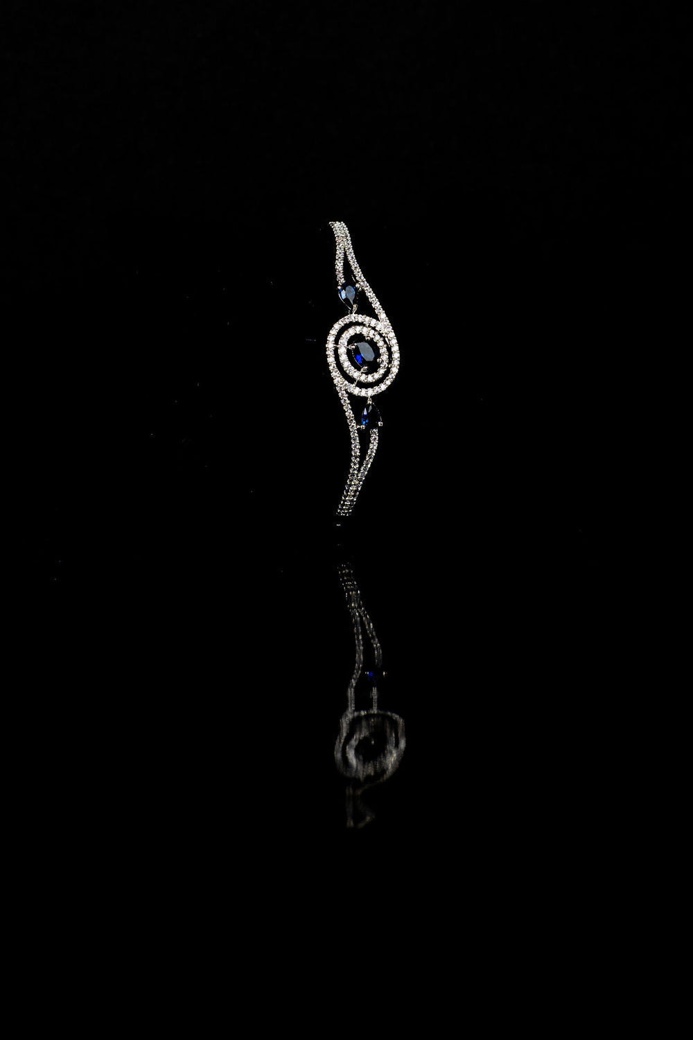 Elegant Blue American Diamond Jewellery Bracelet - Mayrake.in