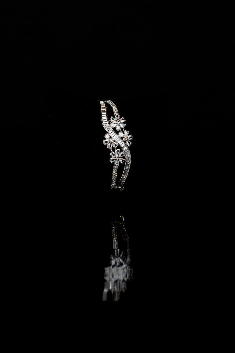 Sparkling AD Elegant Design Link Lock Bracelets - Mayrake.in