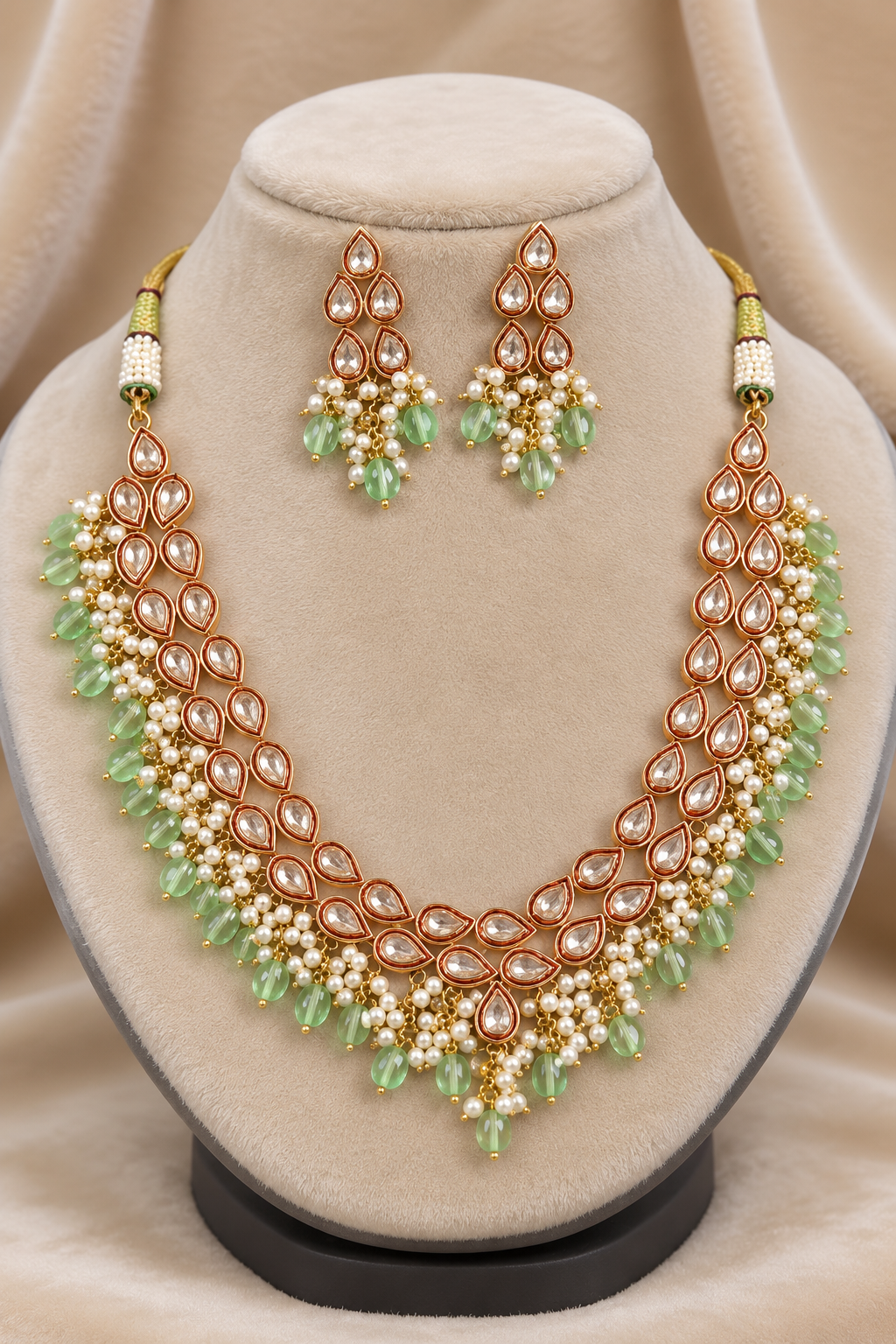 Gold Finish Kundan Necklace Jewellery with Beads and Pearls