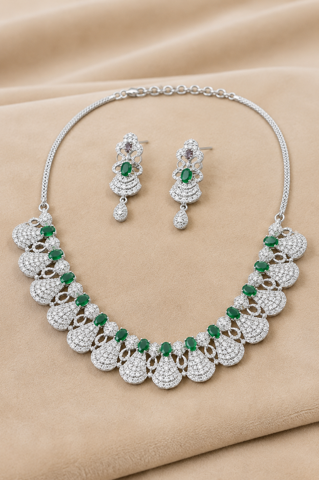 Green Square-Cut Stone Necklace Set with Layered Diamond Fan Motif